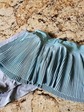 TWO lululemon Size 6 Skirts
